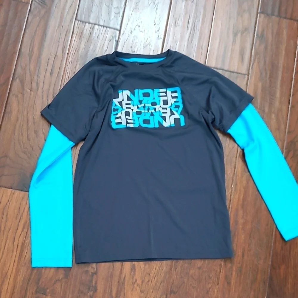 Under Armour Grey Shirt with Teal Blue Waffle Patterned Sleeves size Y-Large